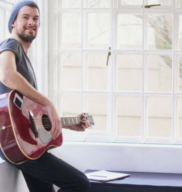 PeopleImages-man-with-gitar PeopleImages-man-with-gitar